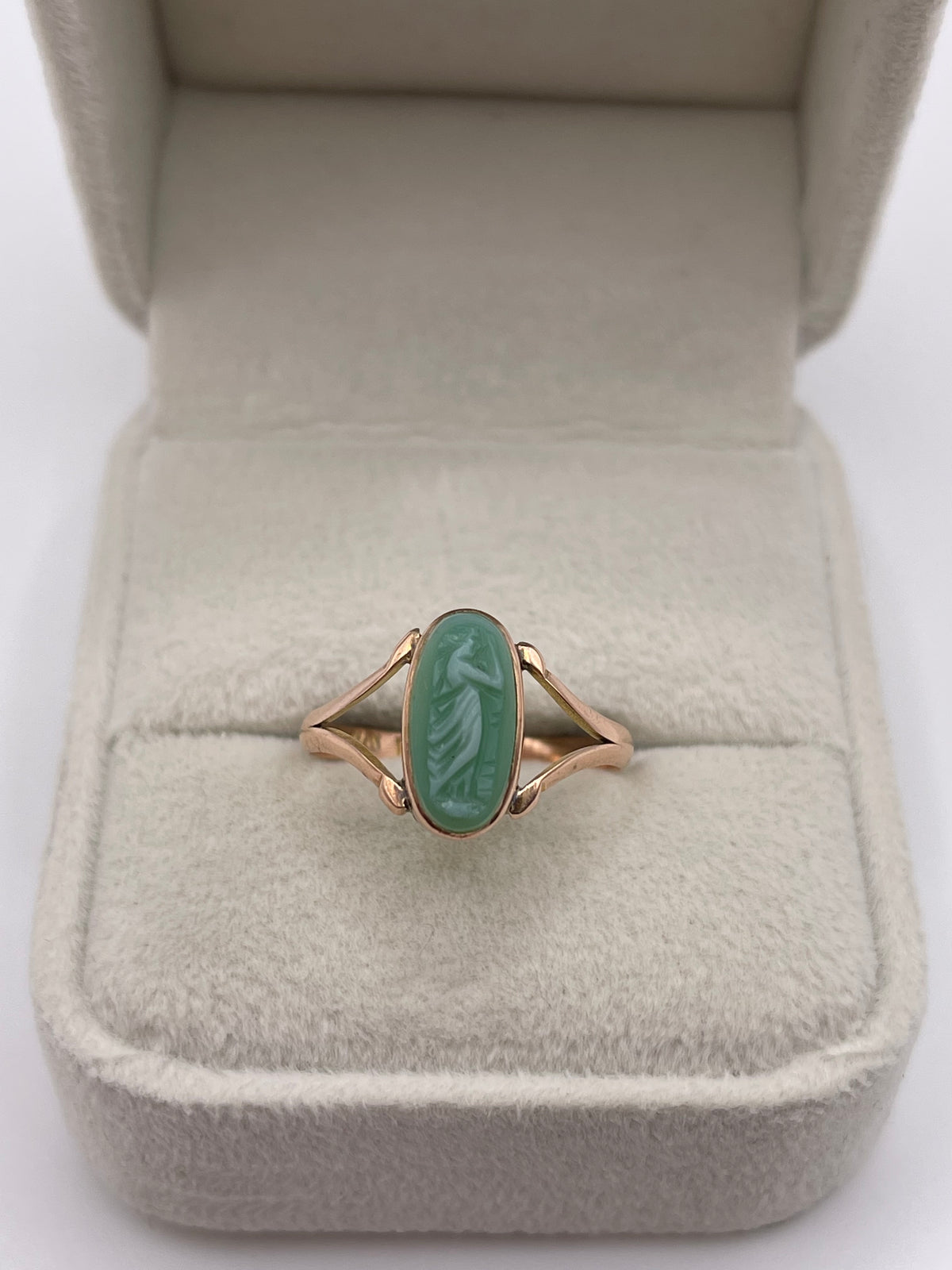 Antique 9ct rose gold cameo ring