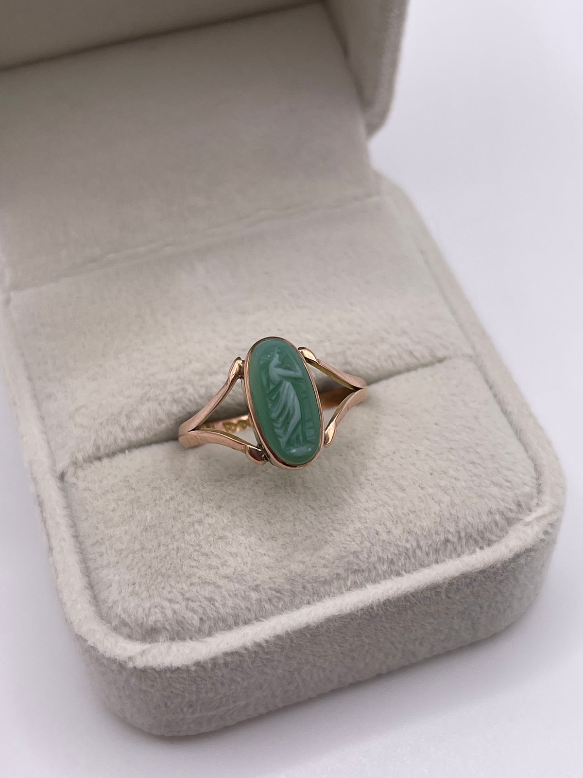 Antique 9ct rose gold cameo ring