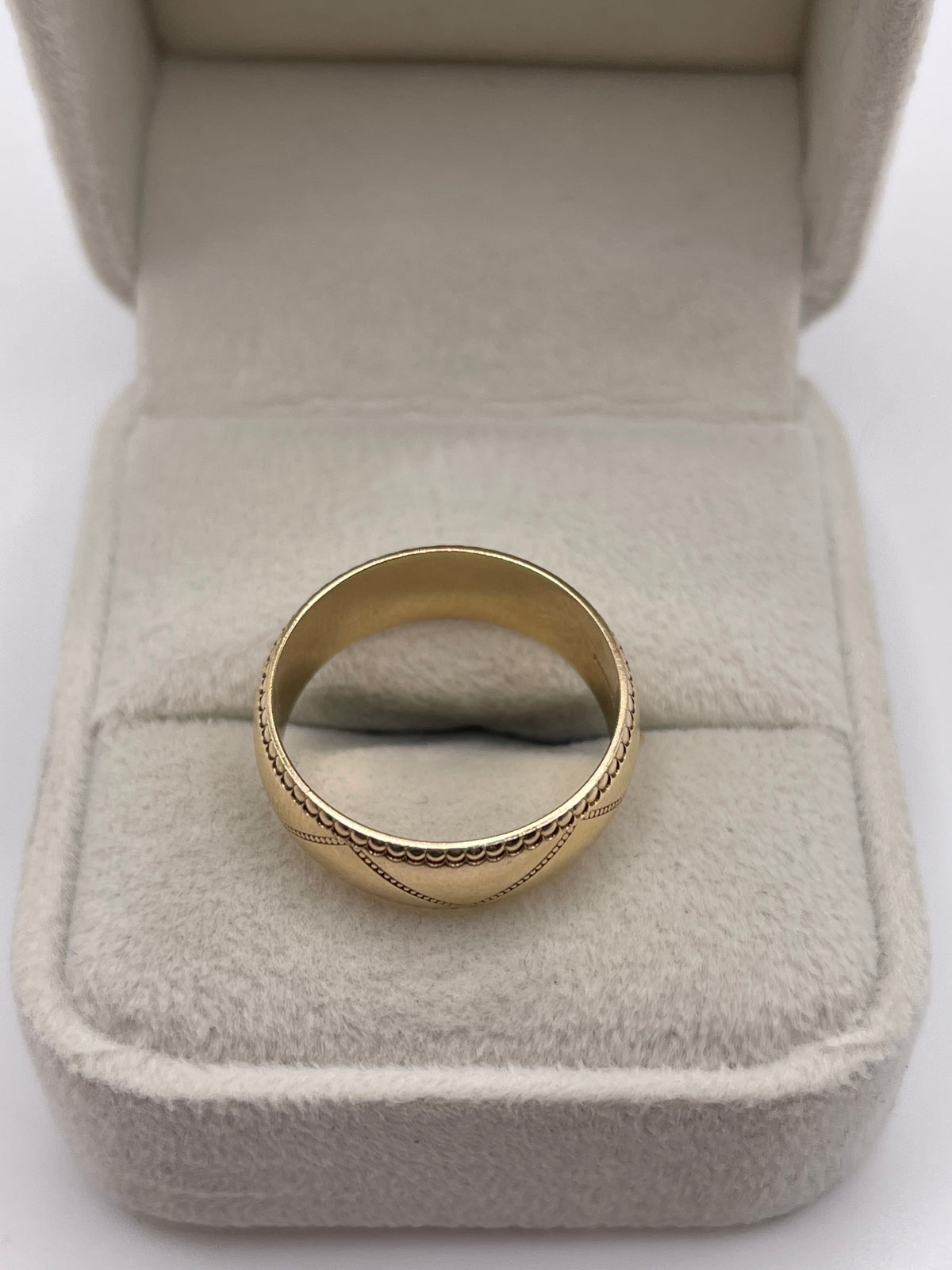 9ct gold patterned band