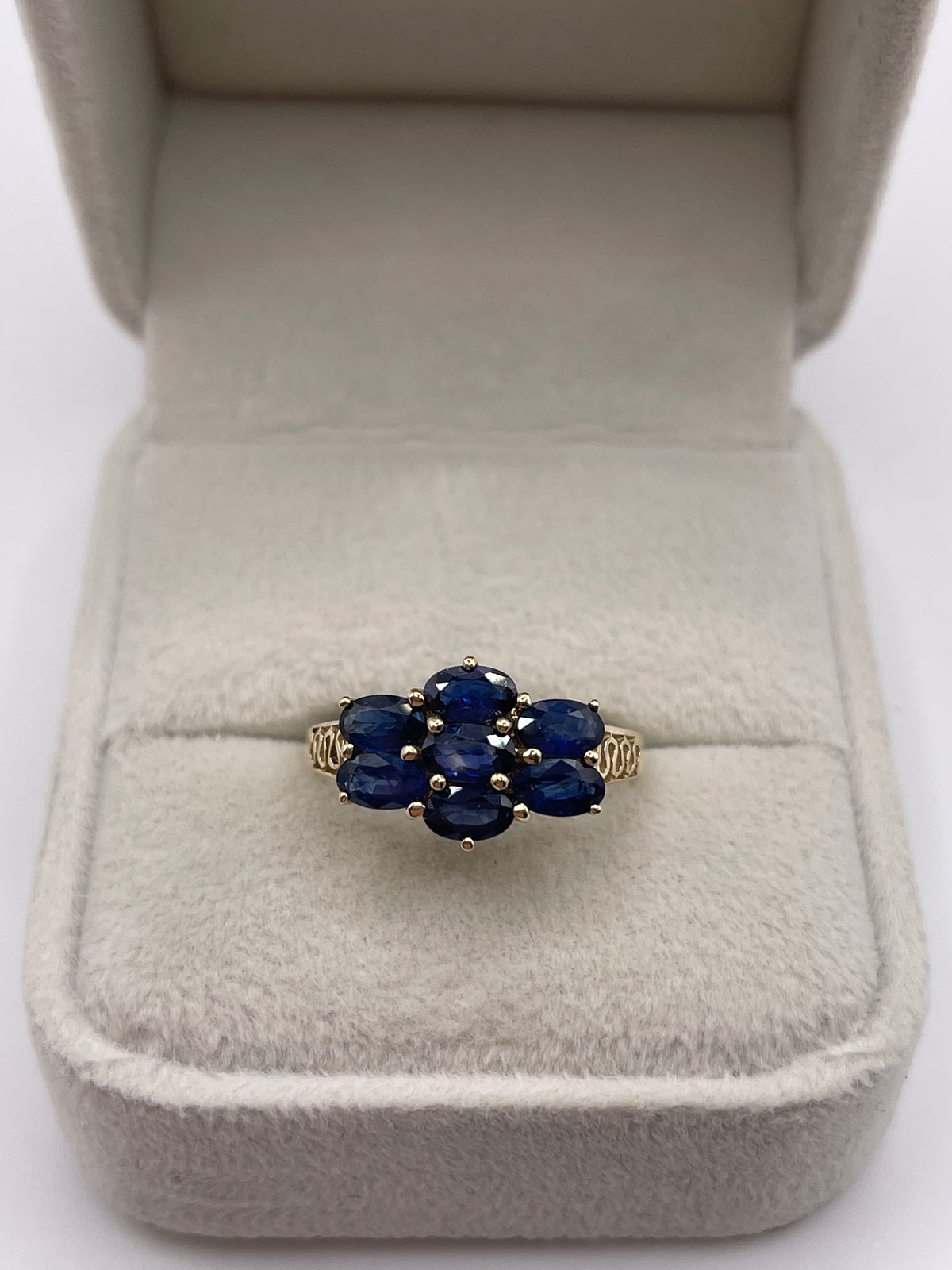 9ct gold sapphire cluster ring