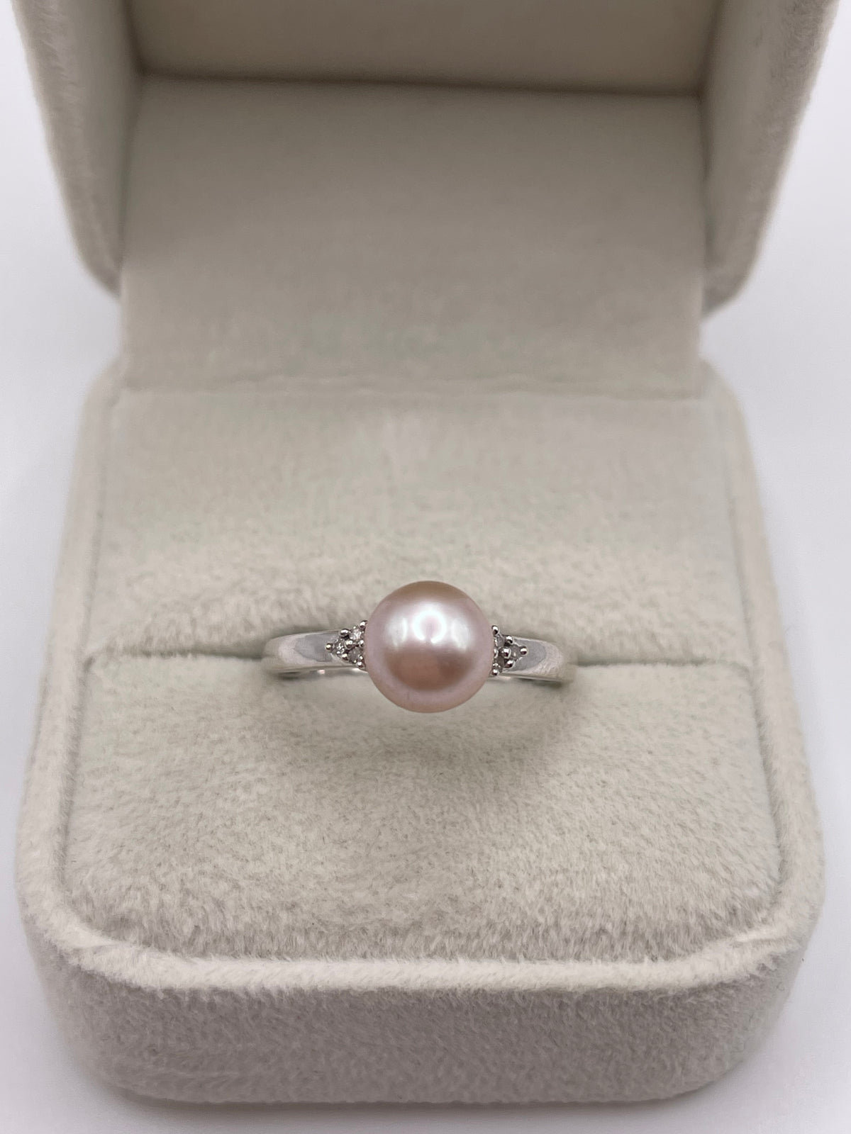 9ct white gold pearl and diamond ring