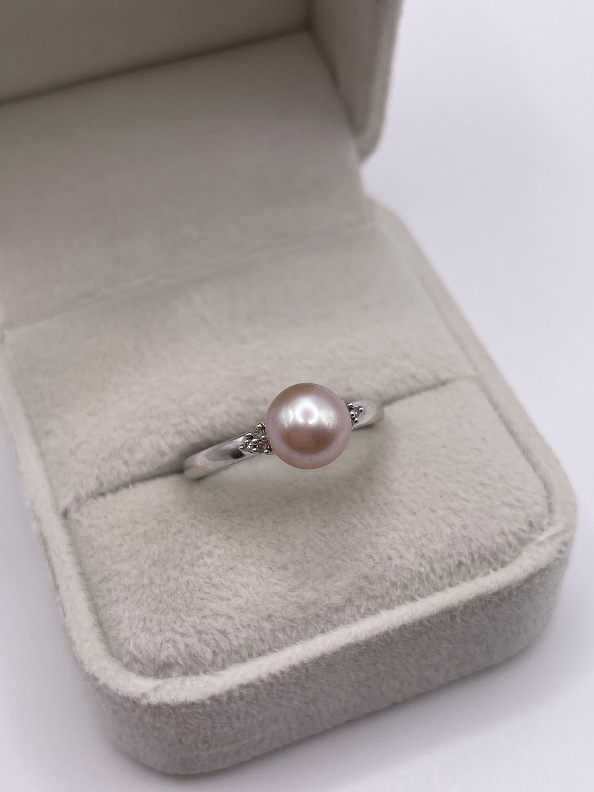 9ct white gold pearl and diamond ring