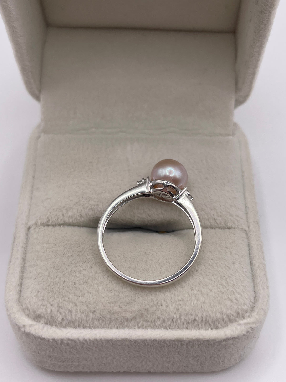 9ct white gold pearl and diamond ring