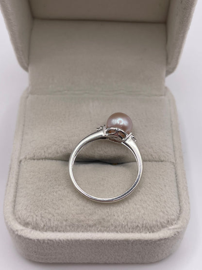 9ct white gold pearl and diamond ring