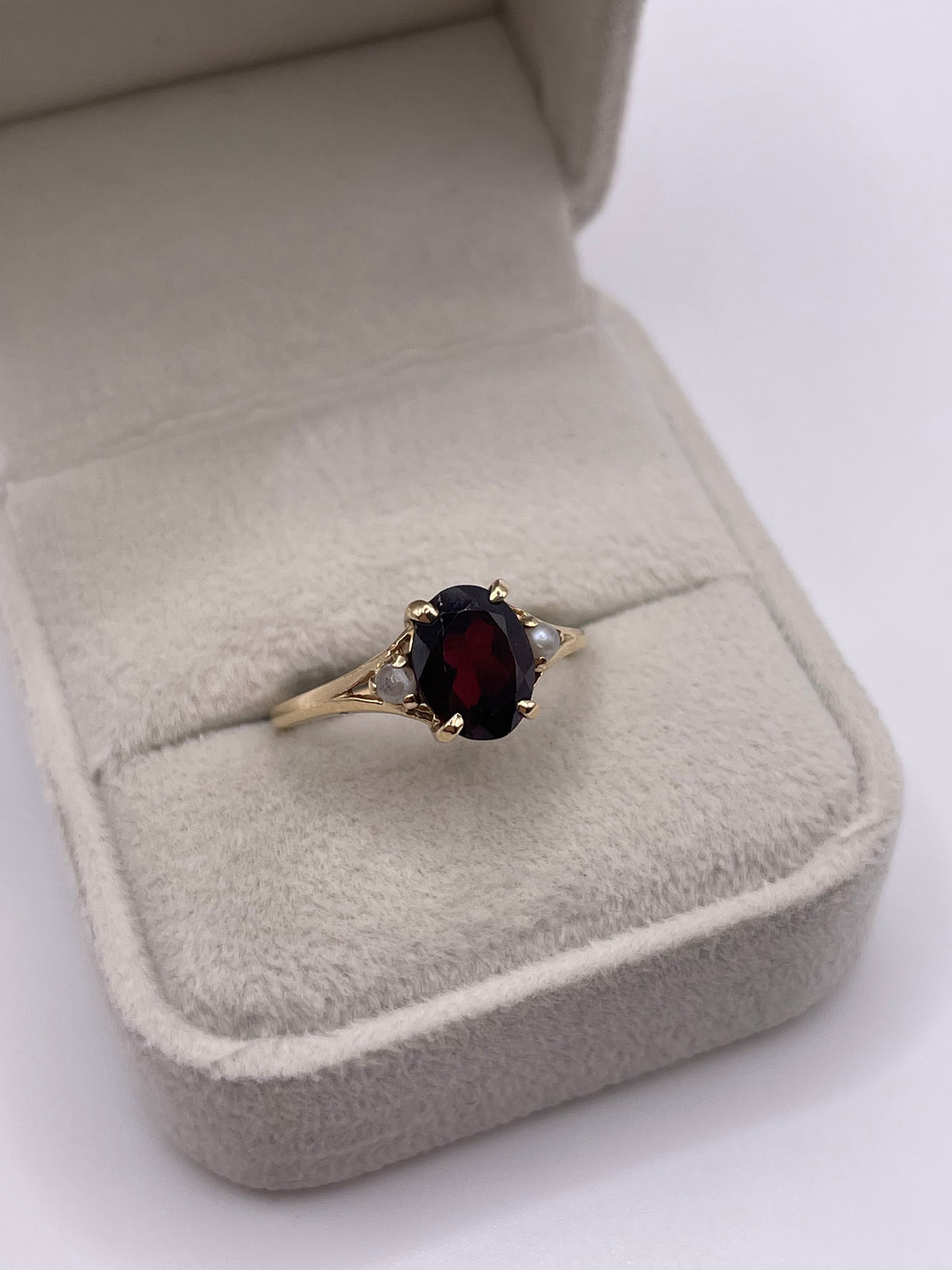 9ct gold garnet and pearl ring