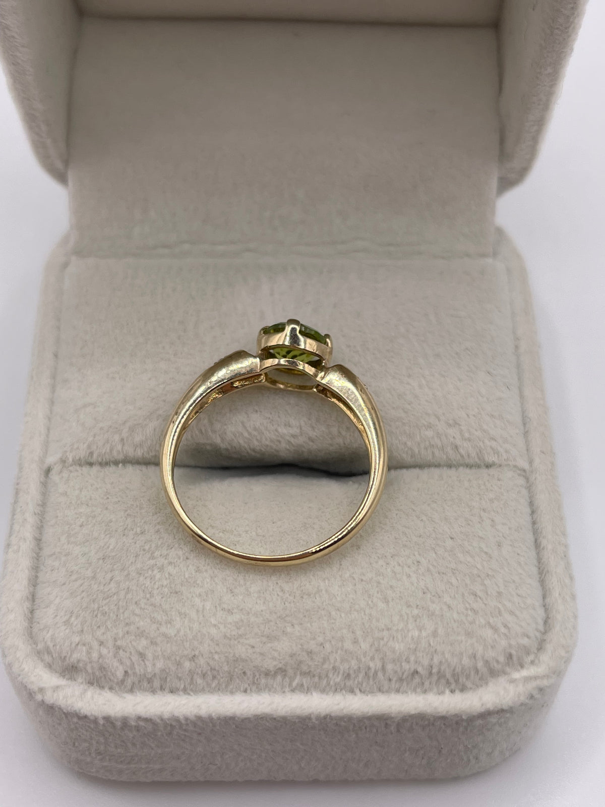 9ct gold peridot and diamond ring