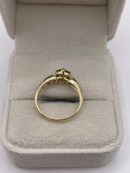 9ct gold peridot and diamond ring