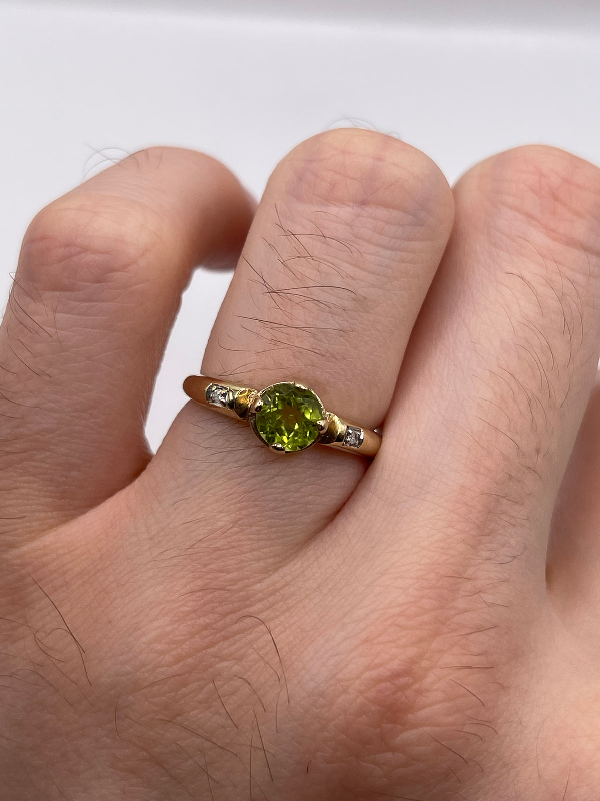 9ct gold peridot and diamond ring