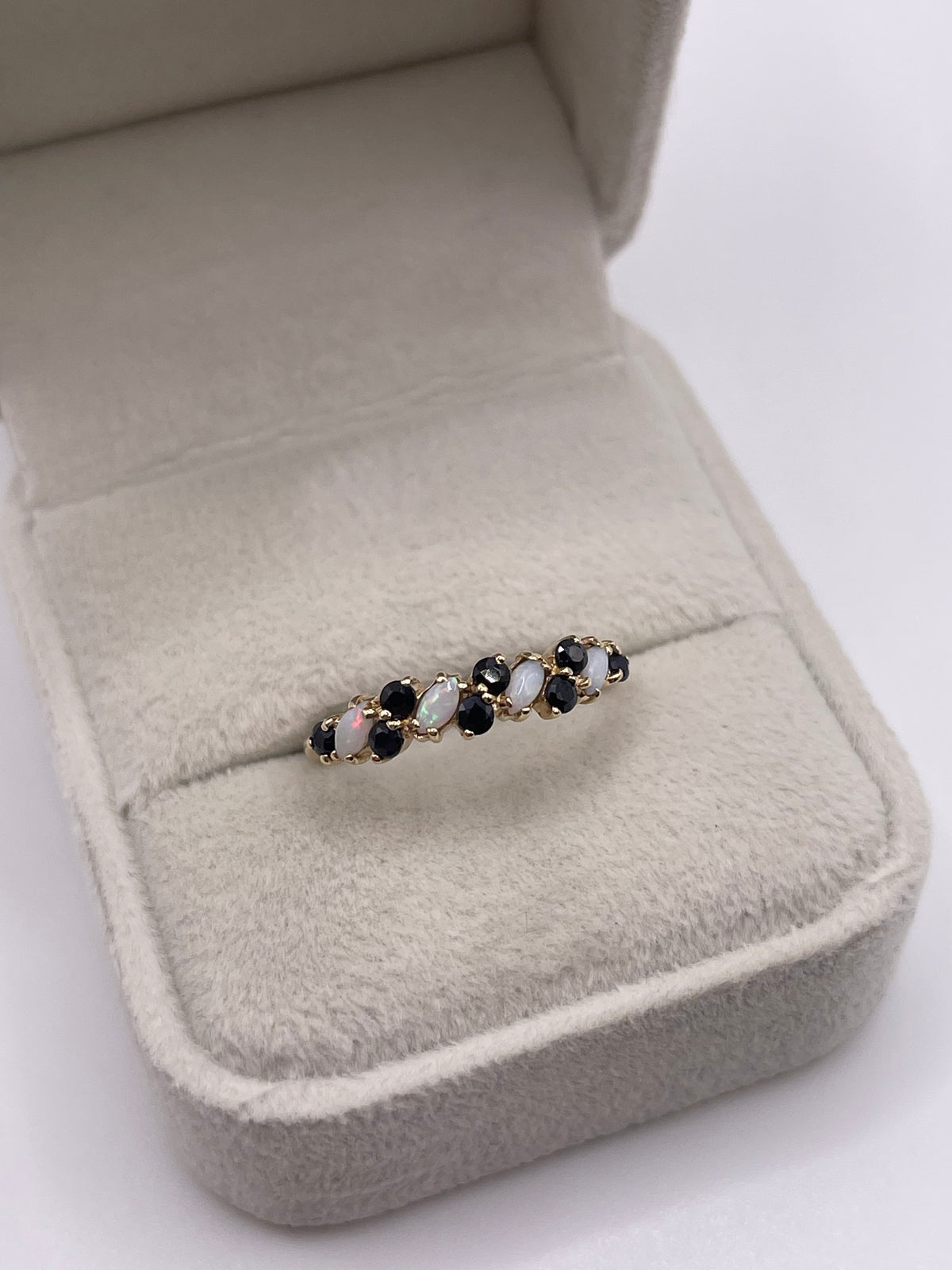 9ct gold opal and sapphire ring