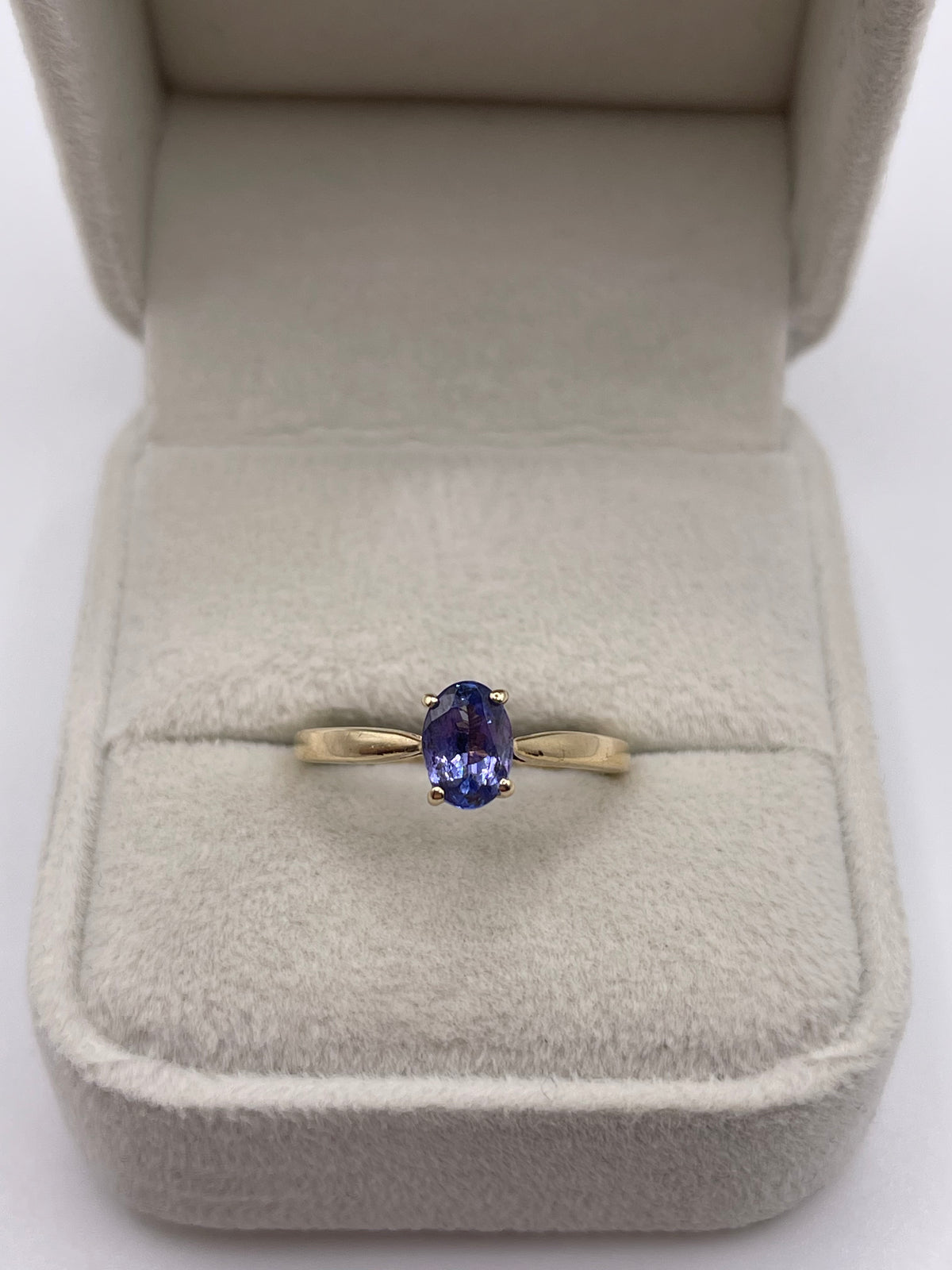 9ct gold tanzanite ring