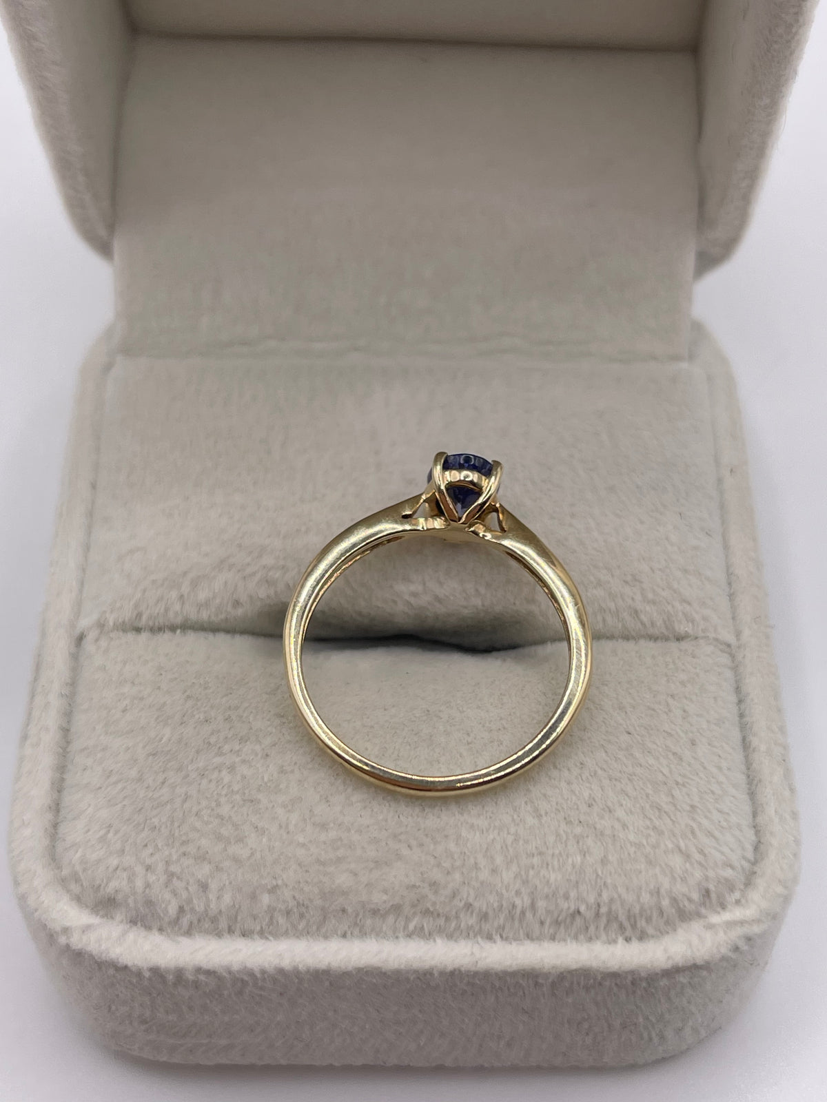 9ct gold tanzanite ring