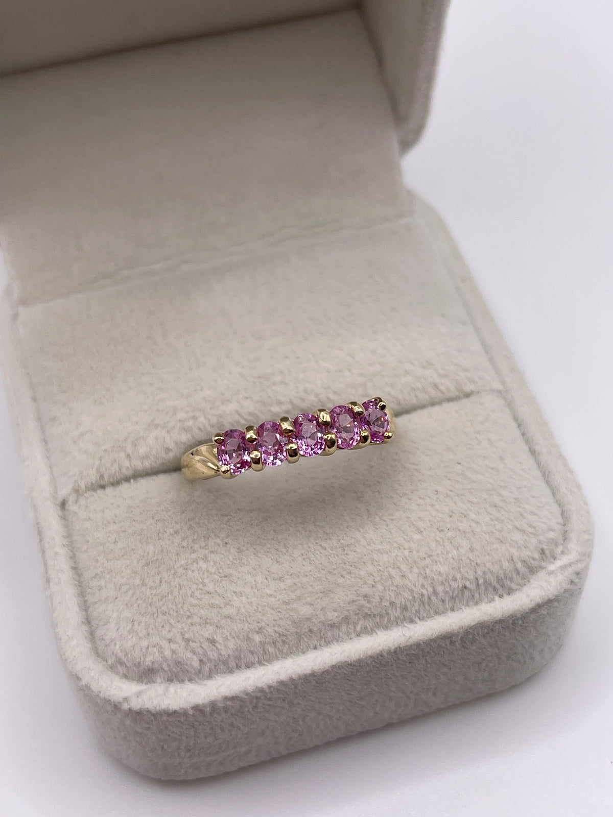 9ct gold pink sapphire ring