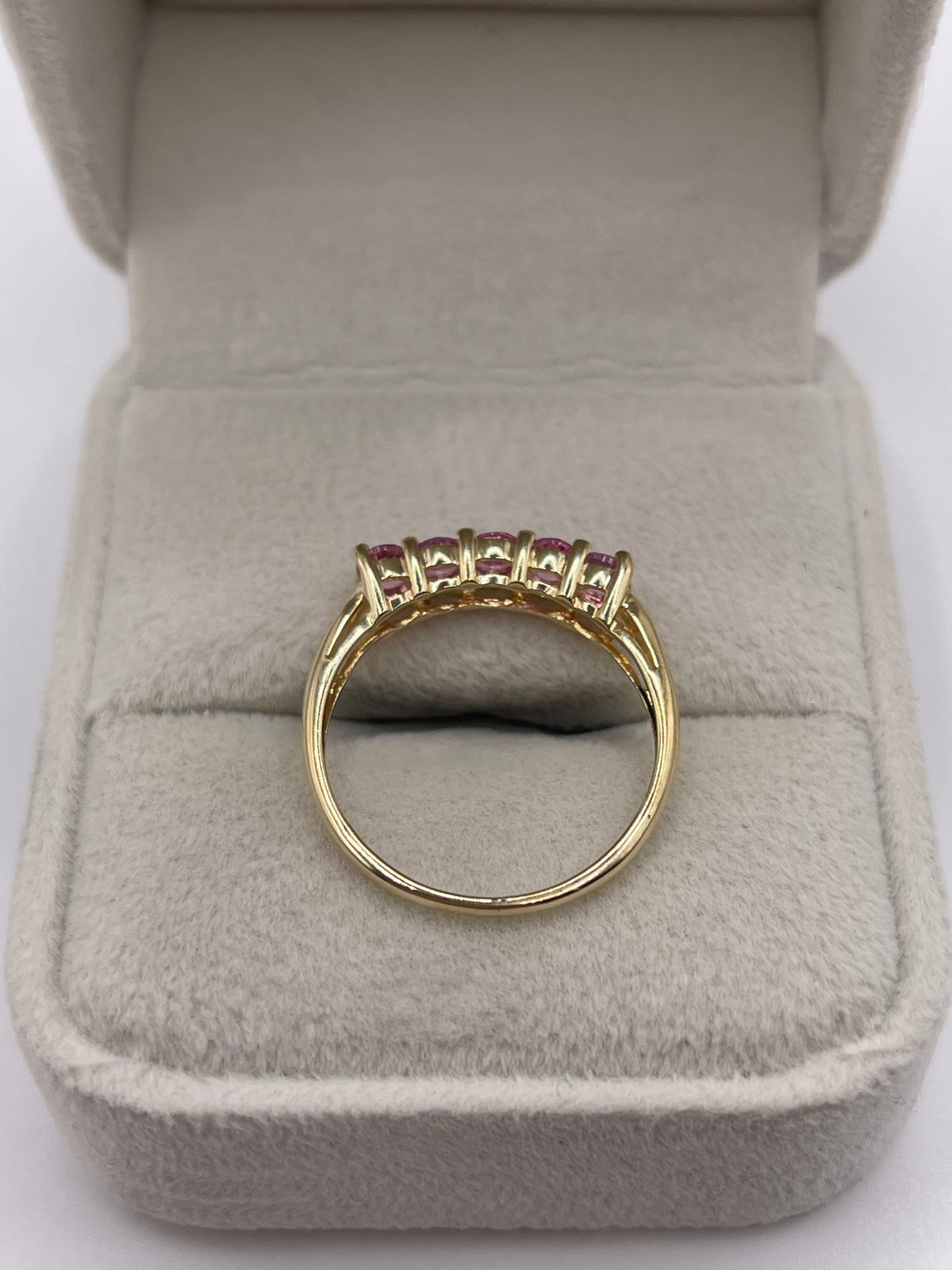 9ct gold pink sapphire ring