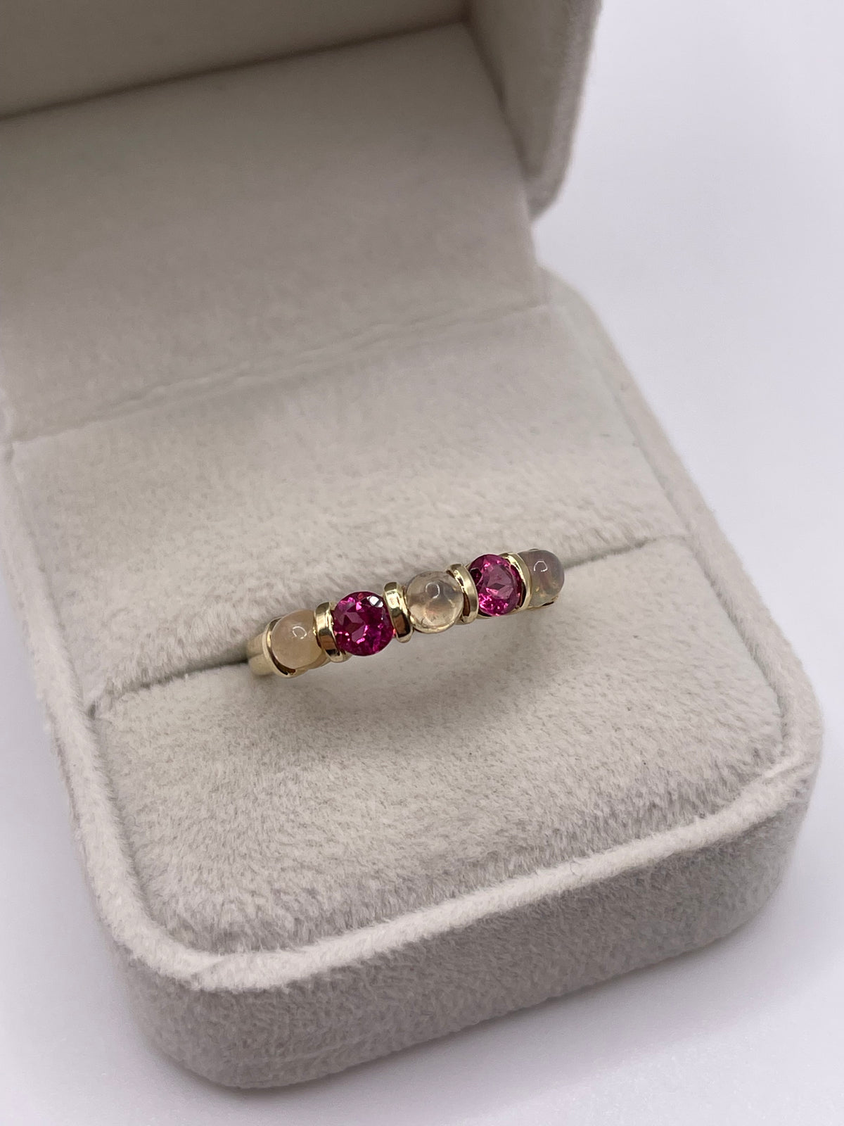9ct gold opal and garnet ring
