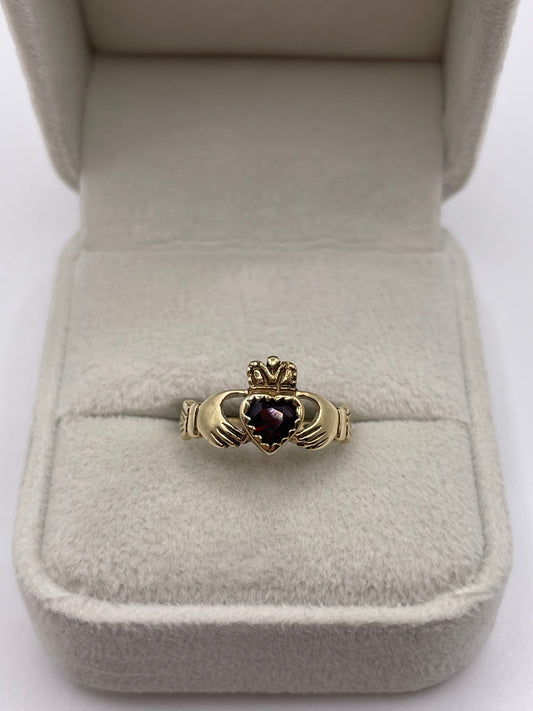 9ct gold garnet claddagh ring
