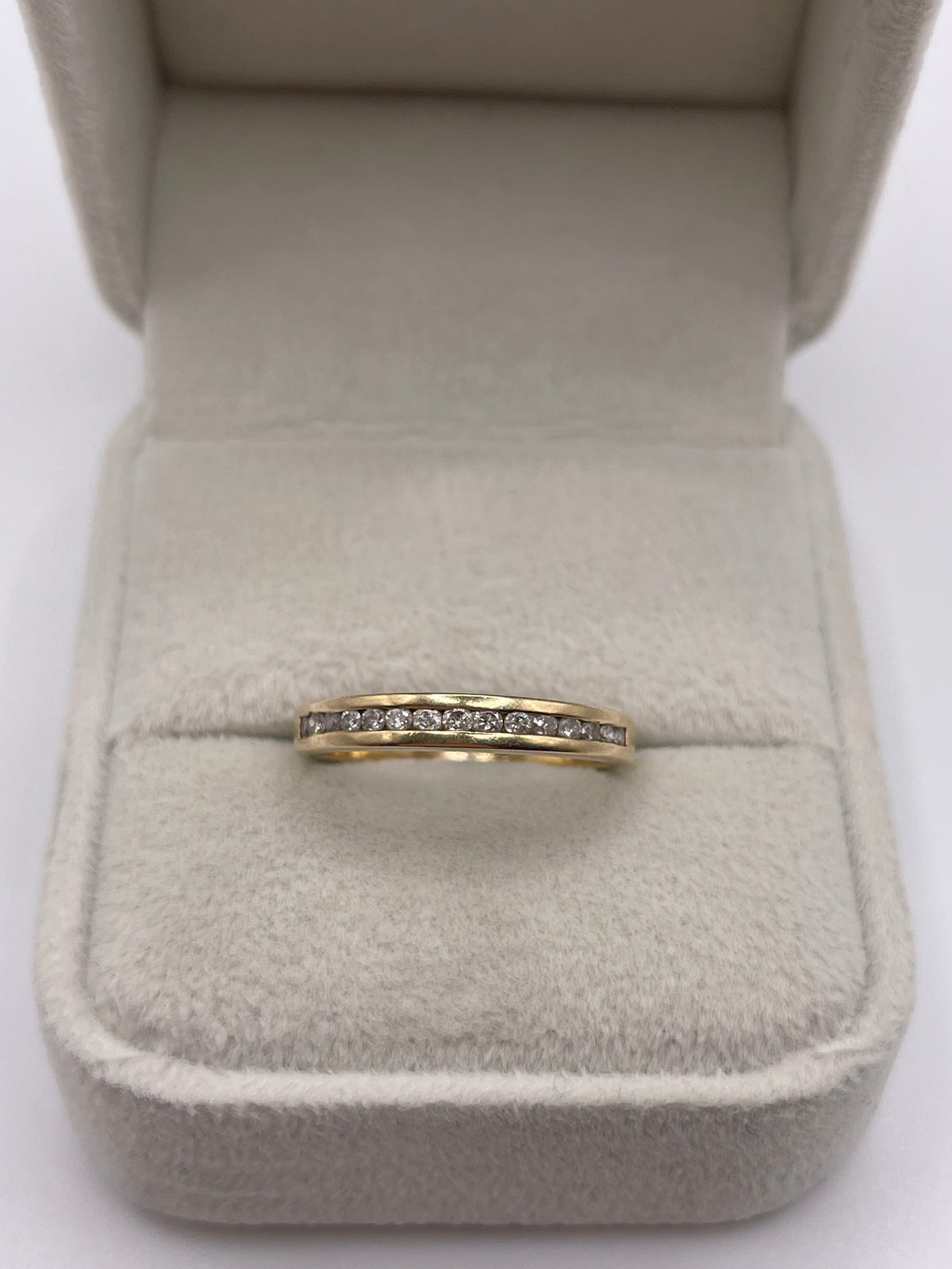 9ct gold diamond ring