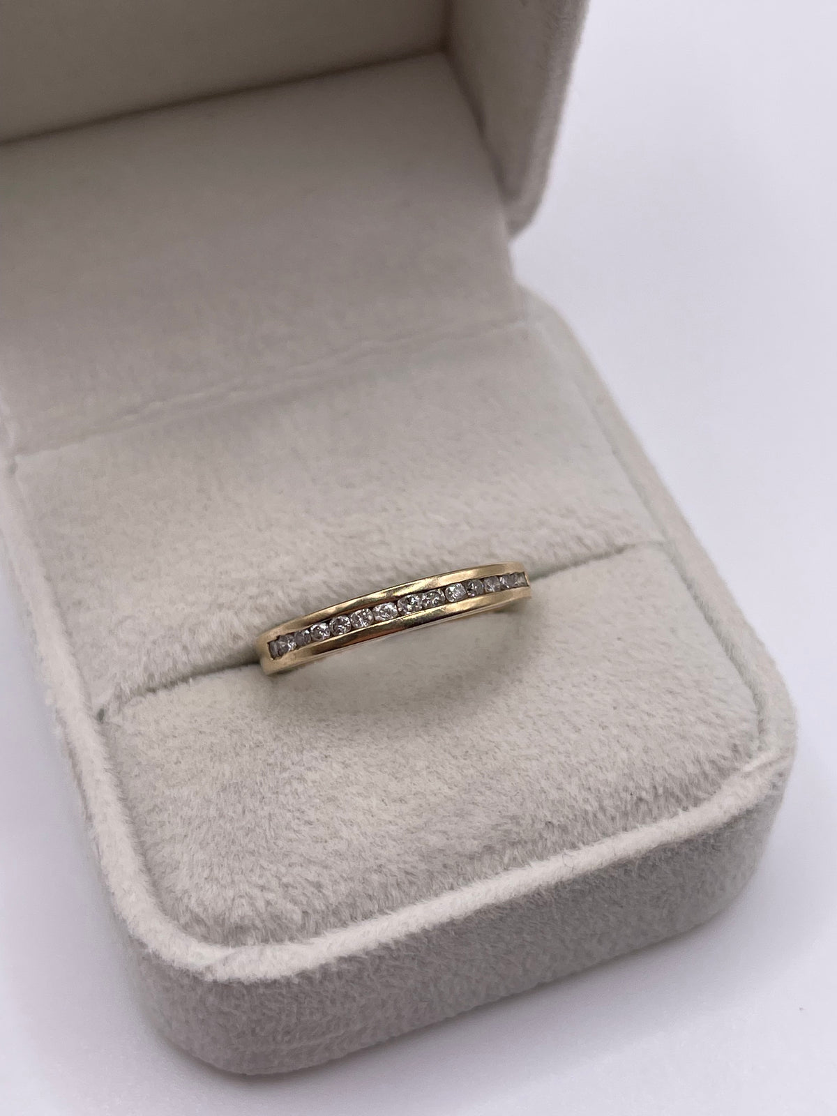 9ct gold diamond ring