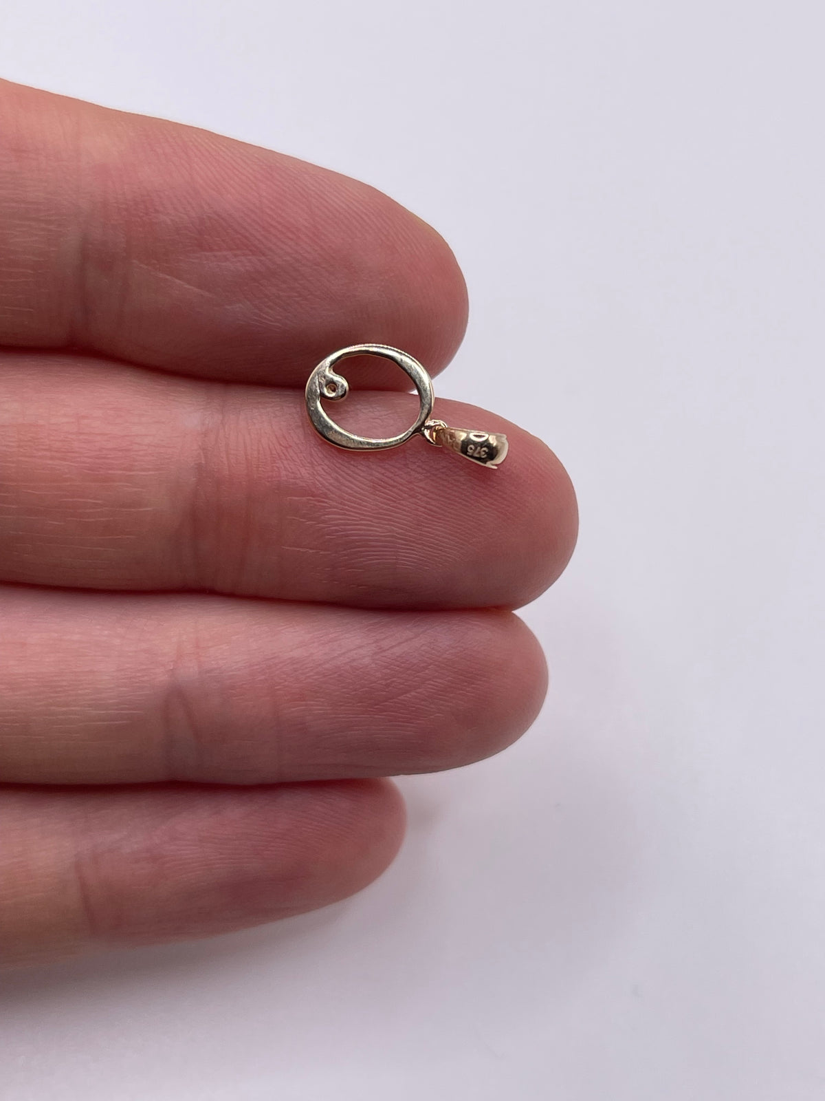 9ct gold diamond initial O pendant