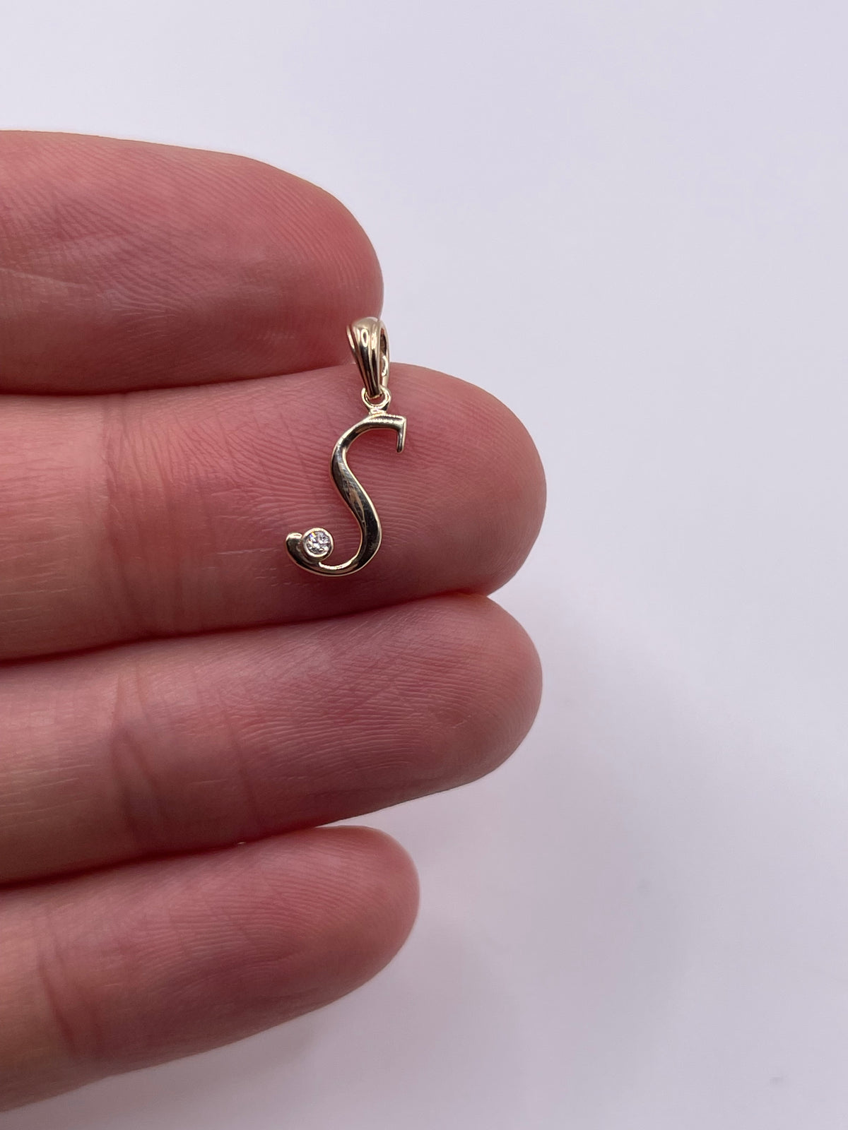 9ct gold diamond initial S pendant