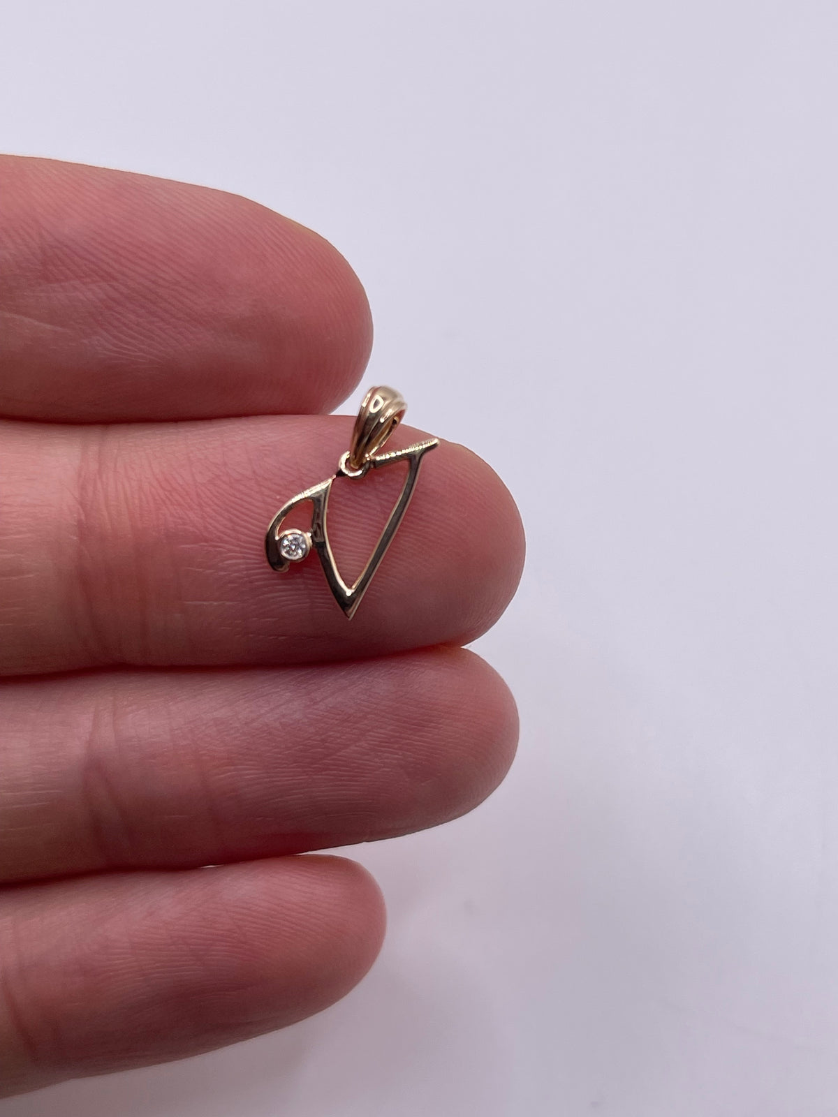 9ct gold diamond initial V pendant