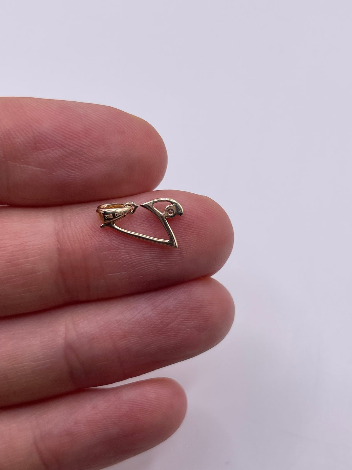 9ct gold diamond initial V pendant