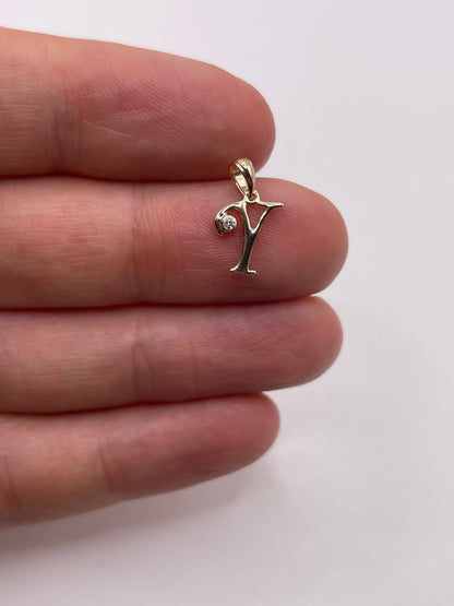 9ct gold diamond initial Y pendant