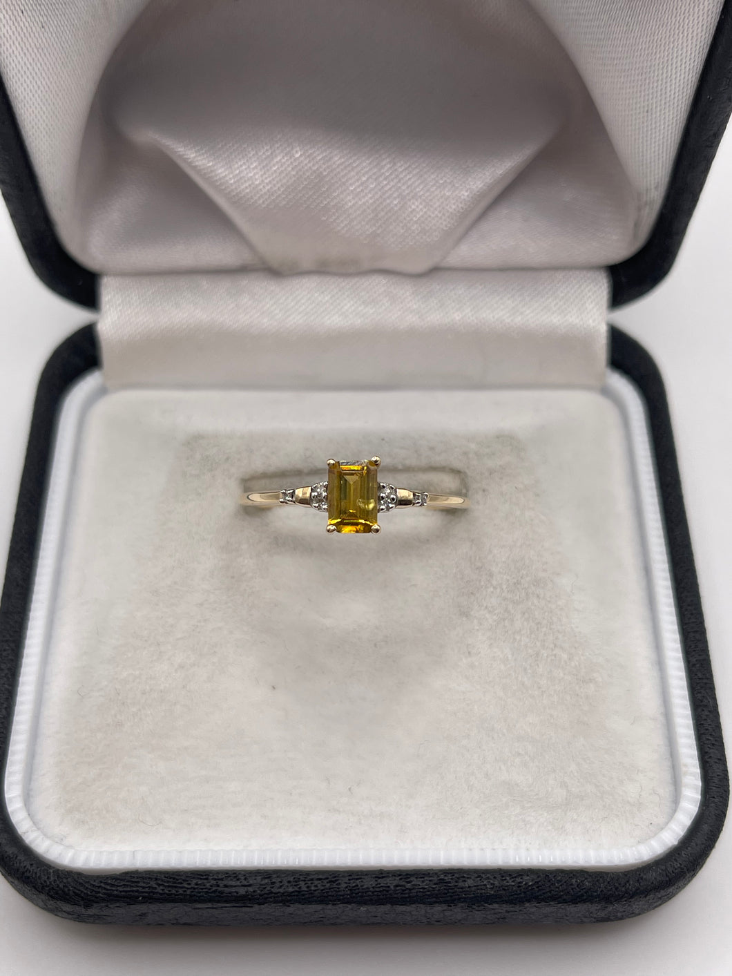 9ct gold quartz and diamond ring