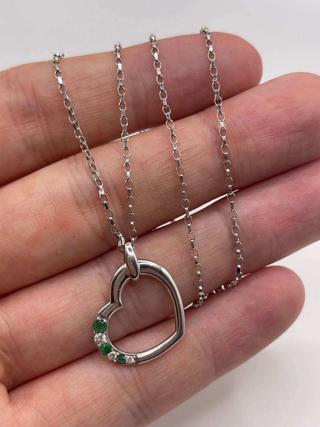 9ct white gold emerald and diamond necklace