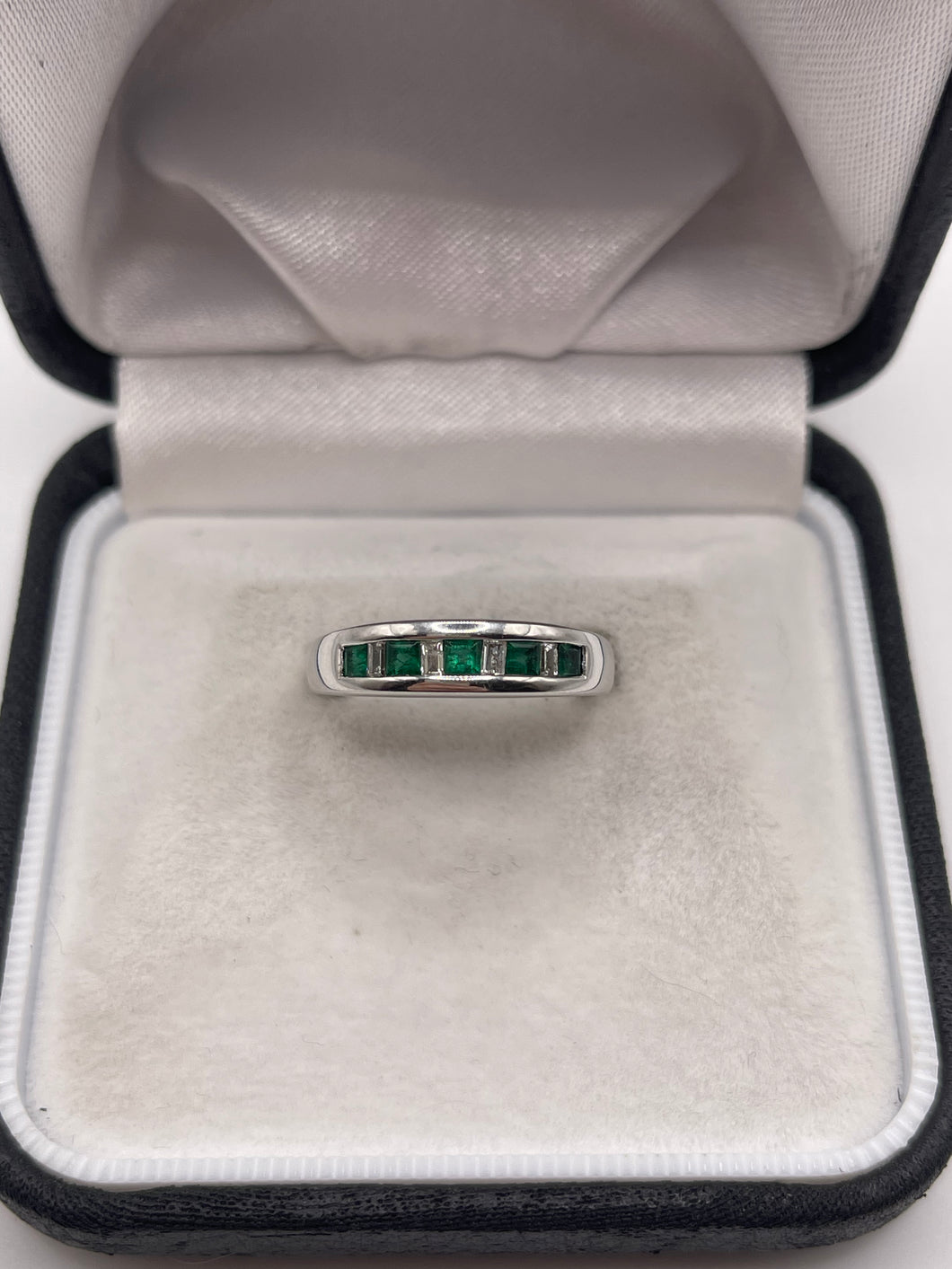14ct white gold emerald and diamond ring