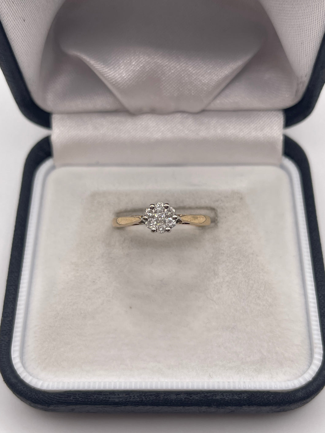 9ct gold diamond cluster ring