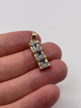 Load image into Gallery viewer, 9ct gold topaz cluster pendant
