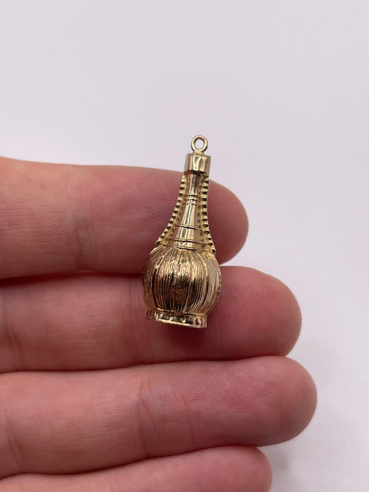 9ct gold vase charm