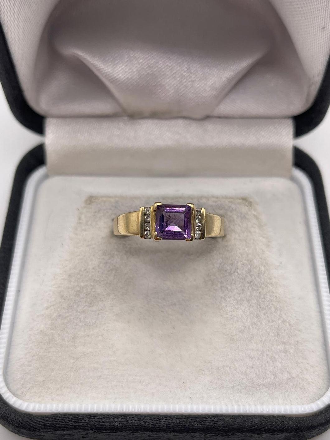 9ct gold amethyst and diamond ring