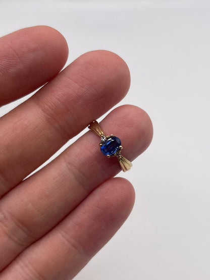9ct gold Kyanite and zircon ring