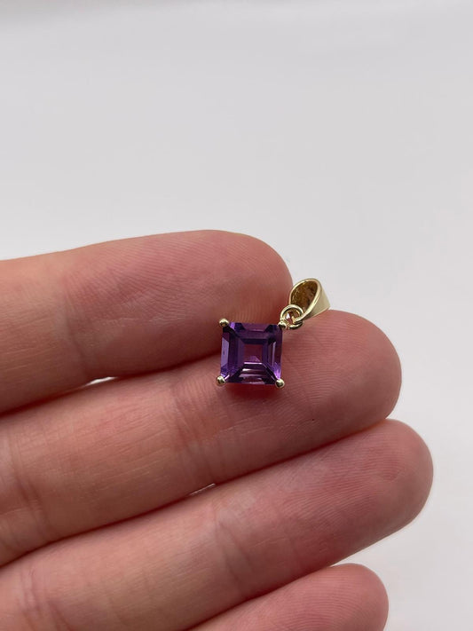 9ct gold amethyst pendant