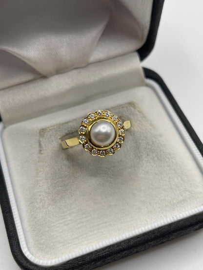 18ct gold pearl and diamond ring