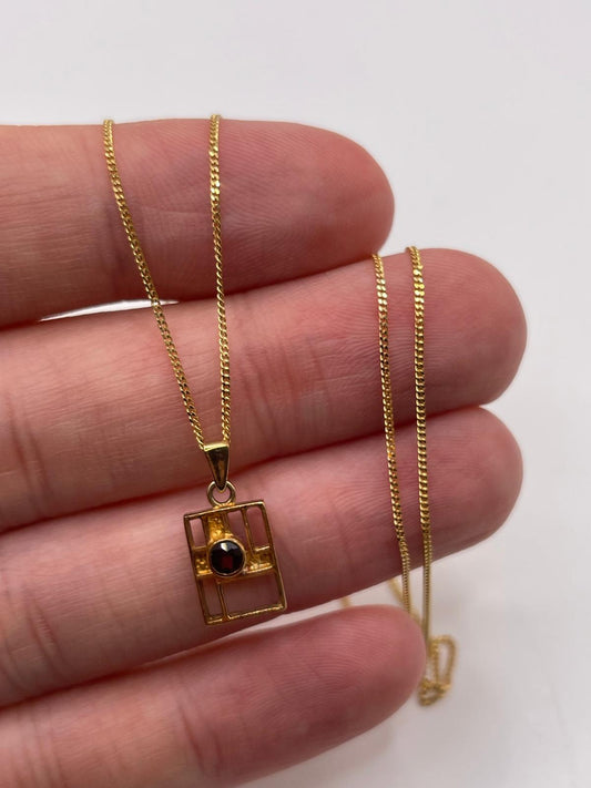 9ct gold garnet necklace