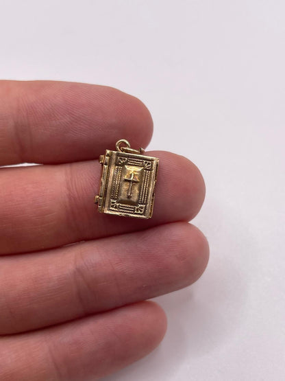9ct gold bible charm