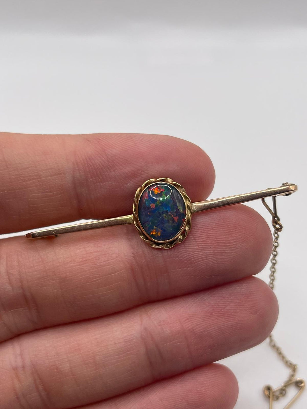 9ct gold opal brooch