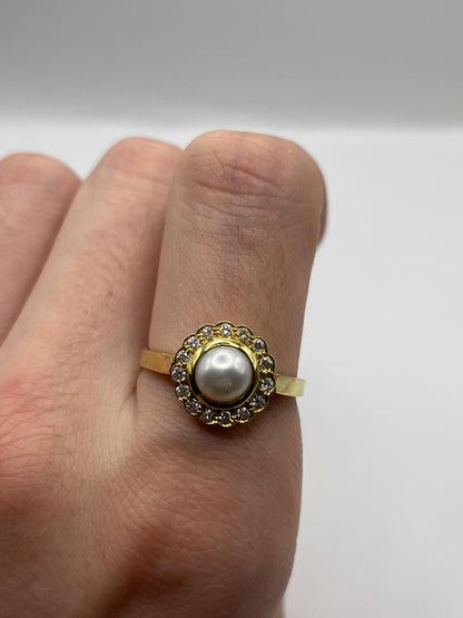 18ct gold pearl and diamond ring