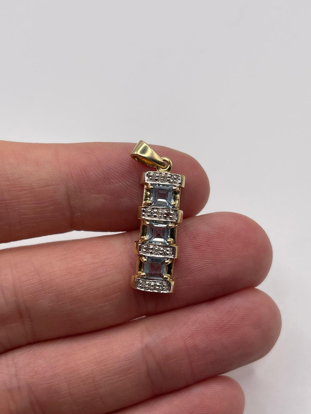 9ct gold topaz cluster pendant