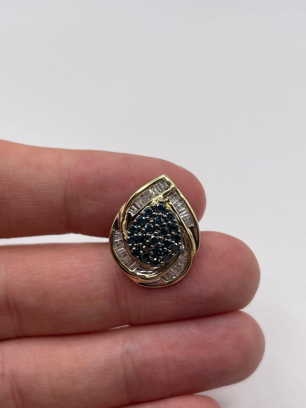 9ct gold diamond cluster pendant