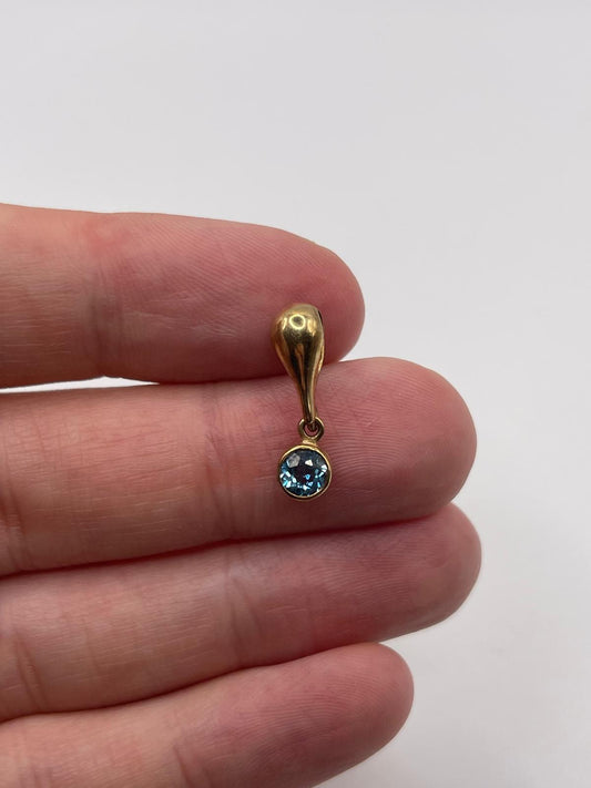 9ct gold topaz pendant