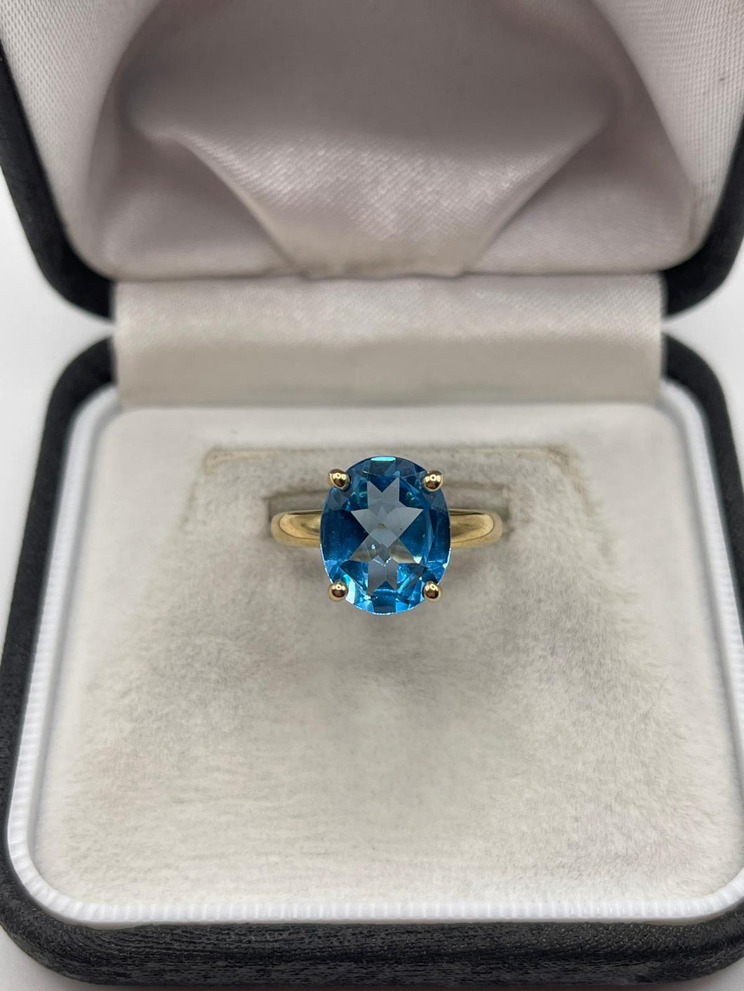 9ct gold topaz ring