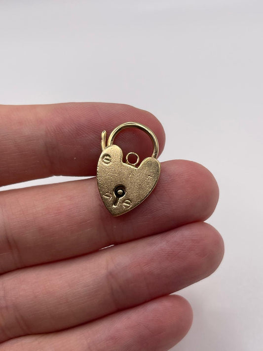 9ct gold padlock 93