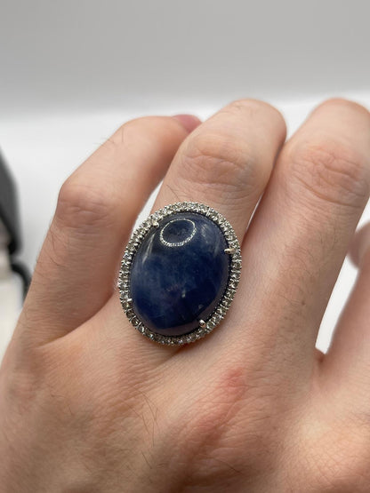 18ct white gold cabachon sapphire and diamond ring