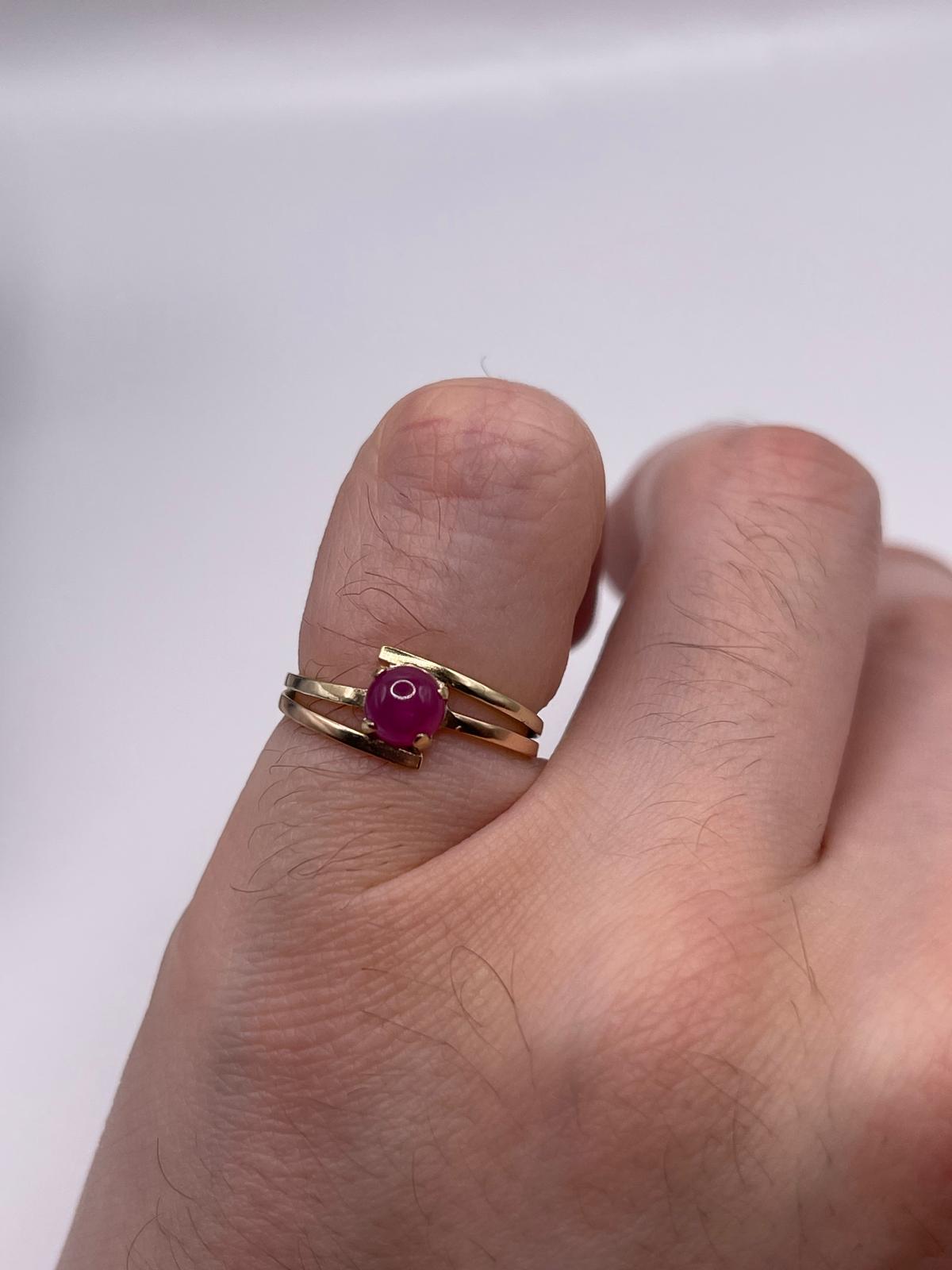 9ct gold ruby ring