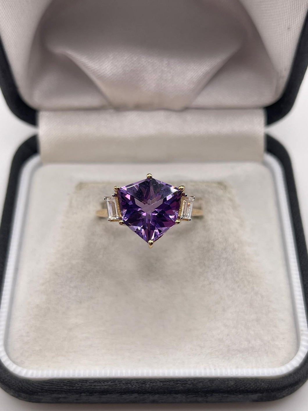 9ct gold amethyst and zircon ring