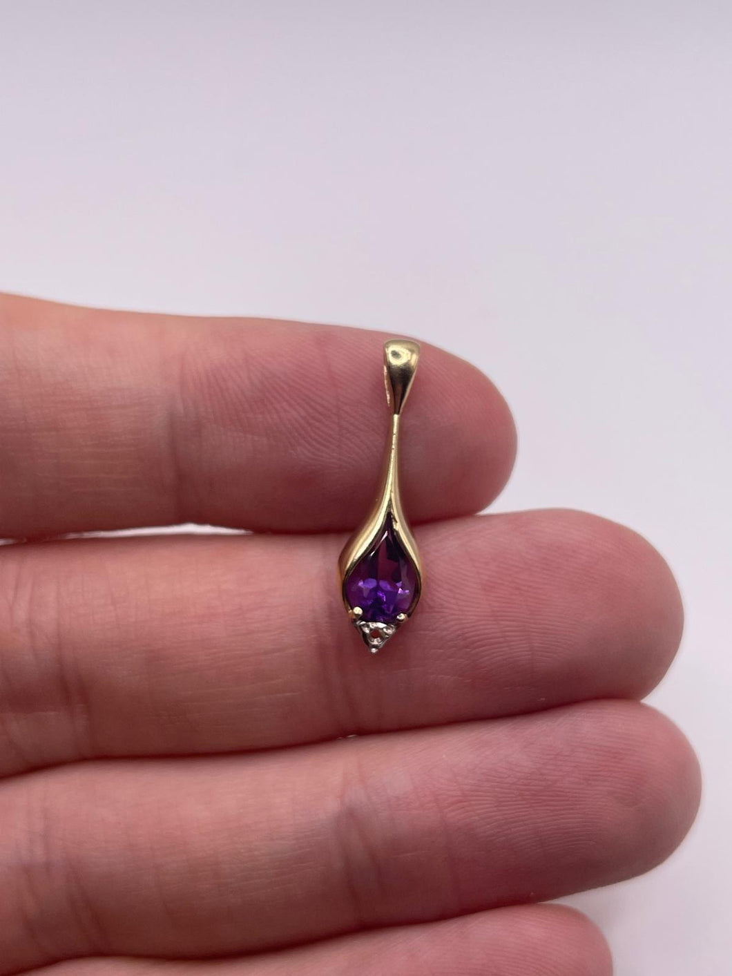 9ct gold amethyst and diamond pendant