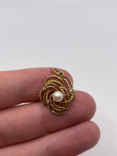 Load image into Gallery viewer, 9ct gold pearl pendant
